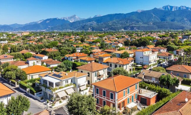 Travel from Milan to Forte dei Marmi taxi transfer