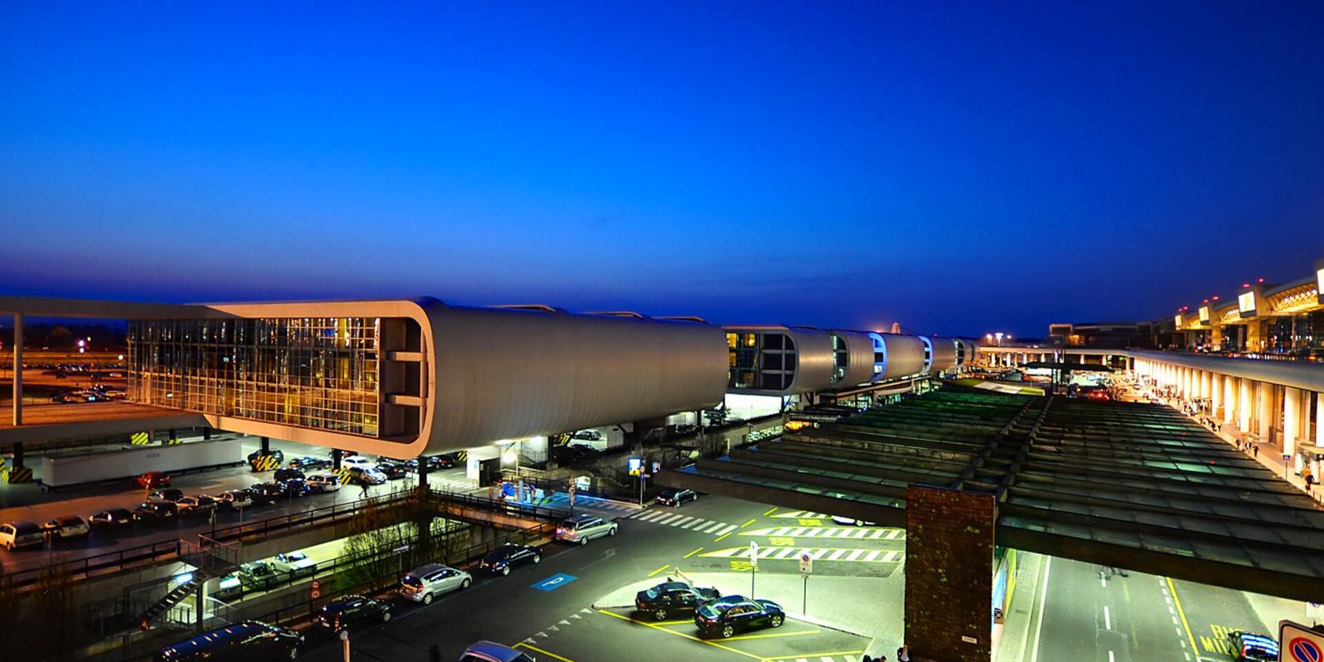 Milan Malpensa Airport to Milan Transfer Service Milan Malpensa Airport to city center Transfer Service Taxi from Malpensa airport to city center of Milan