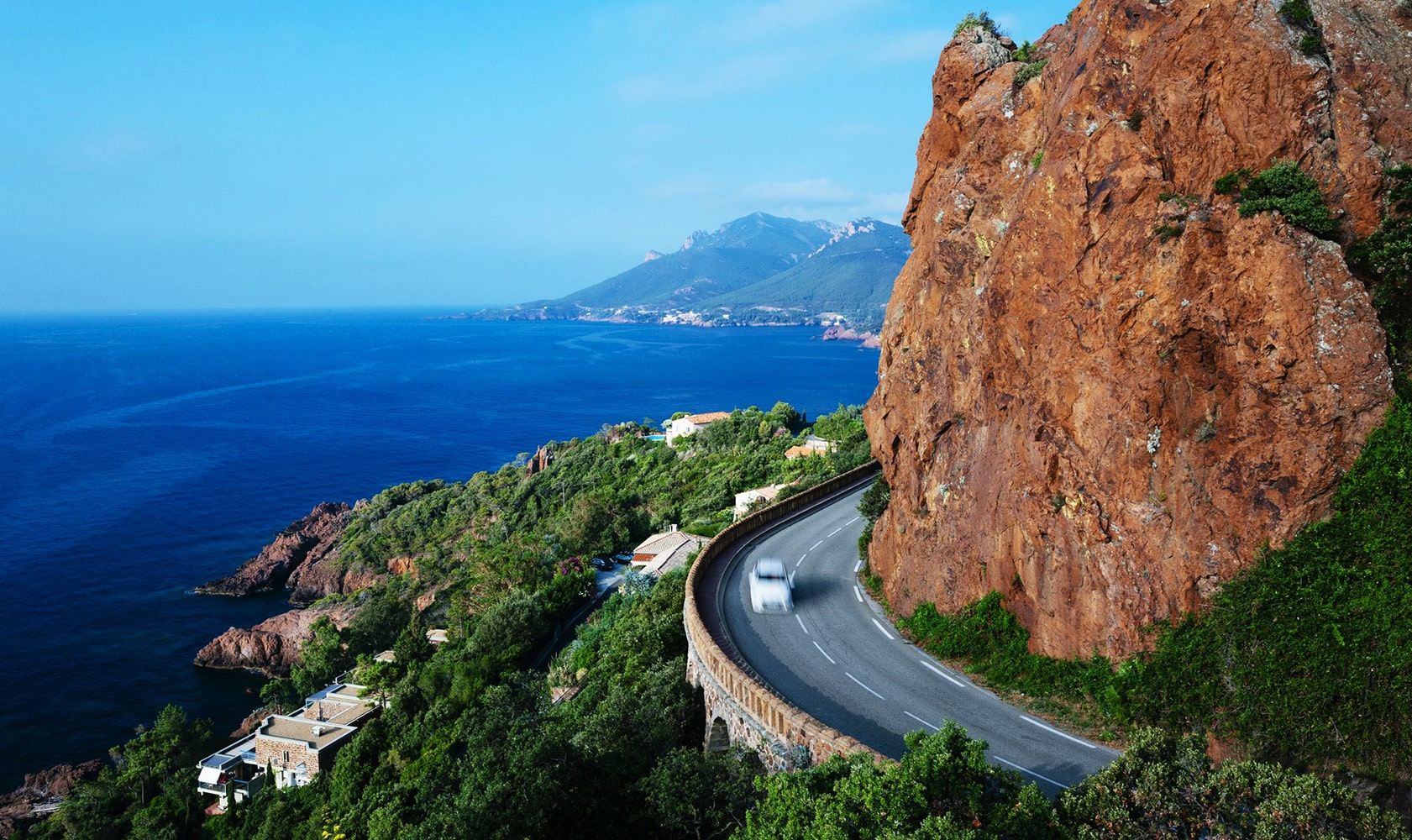 Road from Milan to Monaco private transfer