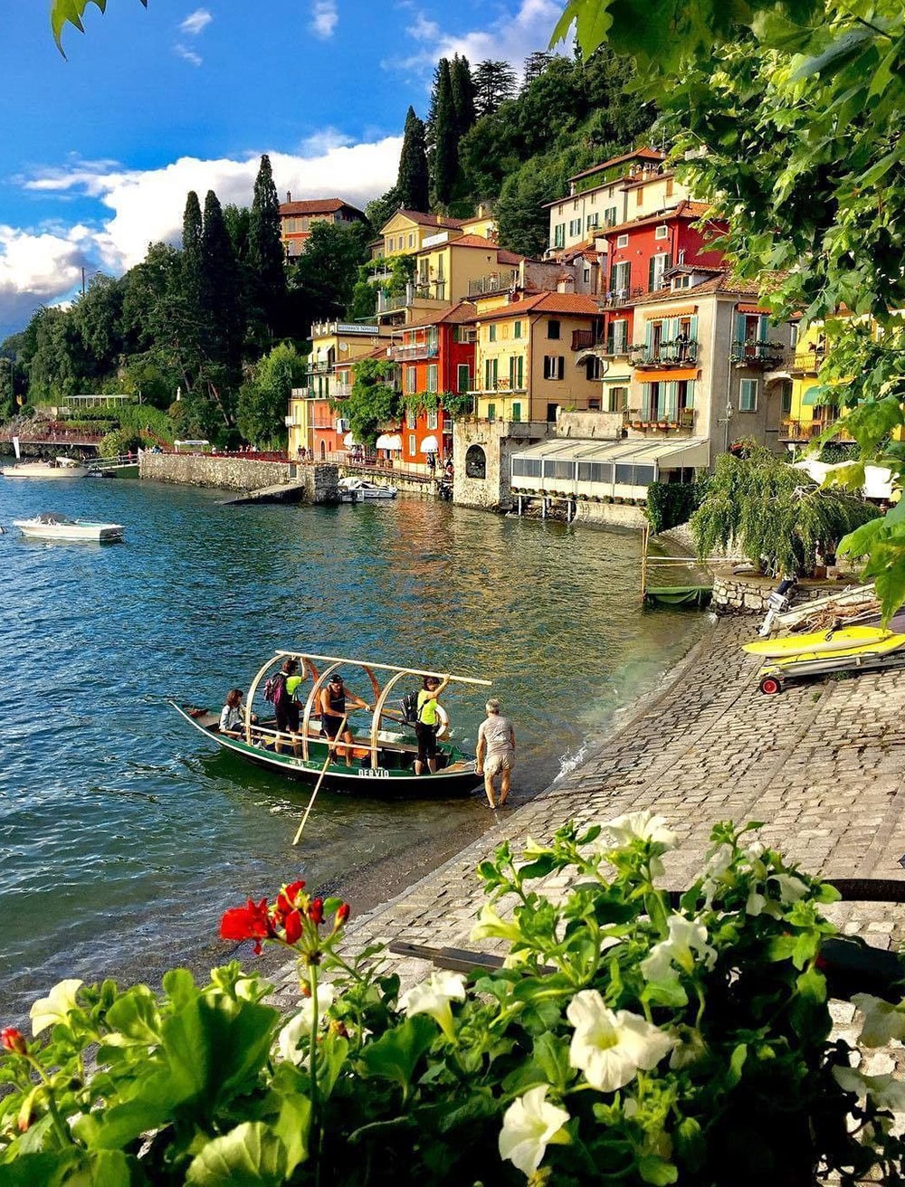 Taxi transfer to Varenna Como Lake Taxi transfer to Varenna Como Lake
