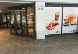 Cafes and kiosks at the Täsch station