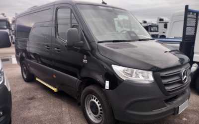 Taxi in Milan by minivan Mercedes Sprinter