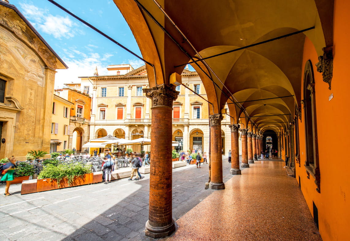 Taxi and transfer from-to Bologna